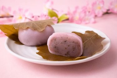 あんこたっぷり桜柏餅