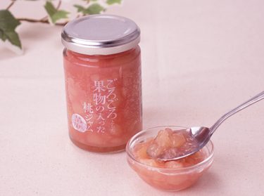 ごろごろとした果物の入った桃ジャム